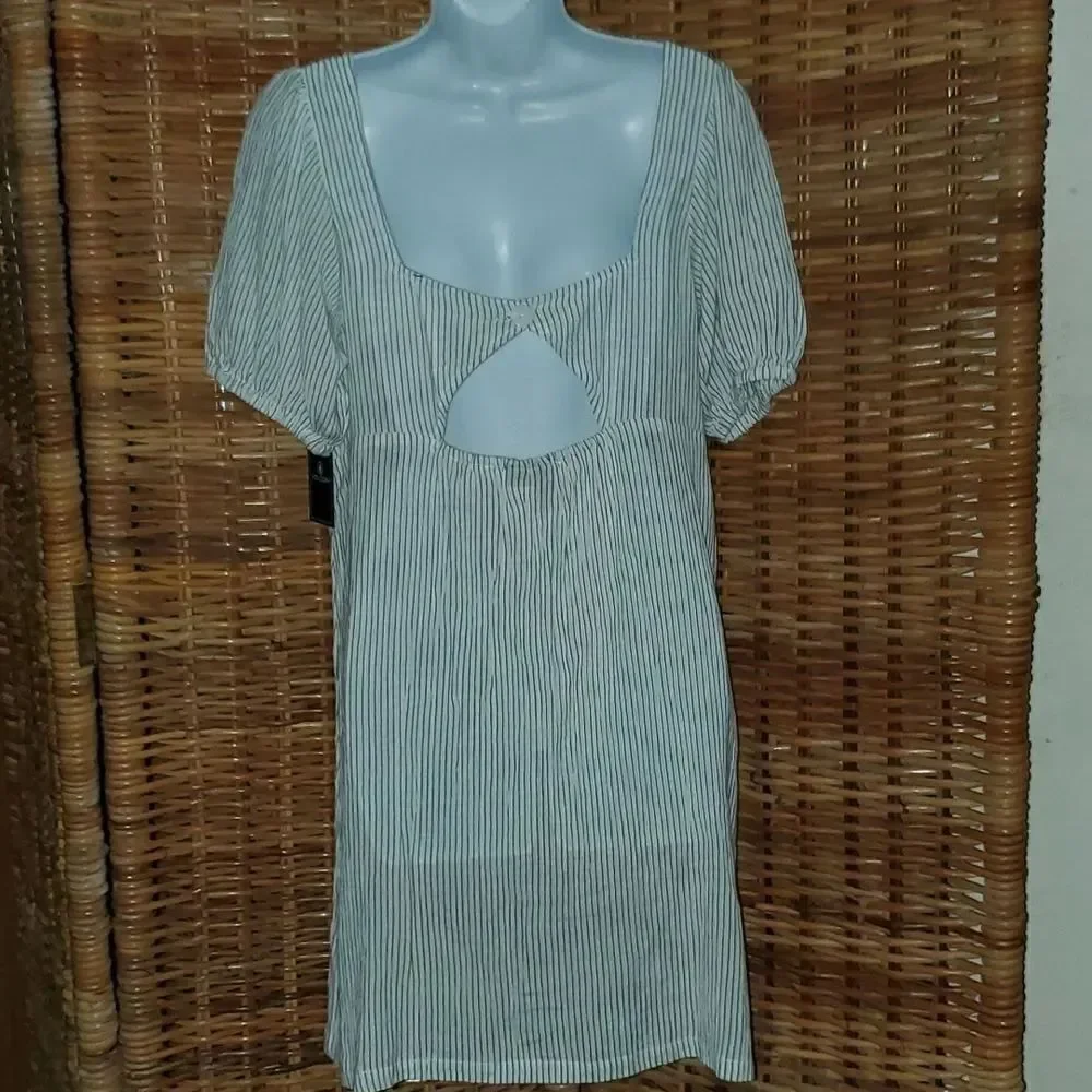 NWT Volcom Dress XL. NWT